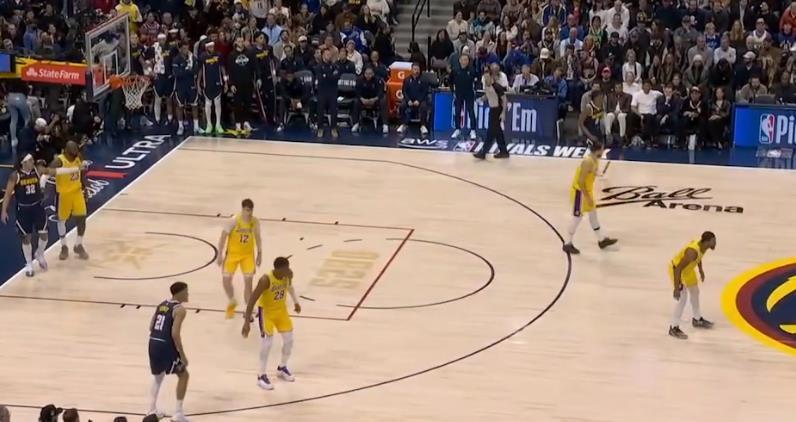 世界杯高清直播平台-湖人激战掘金！斯玛特狂打铁 蒂米惊艳 东契奇稳定输出