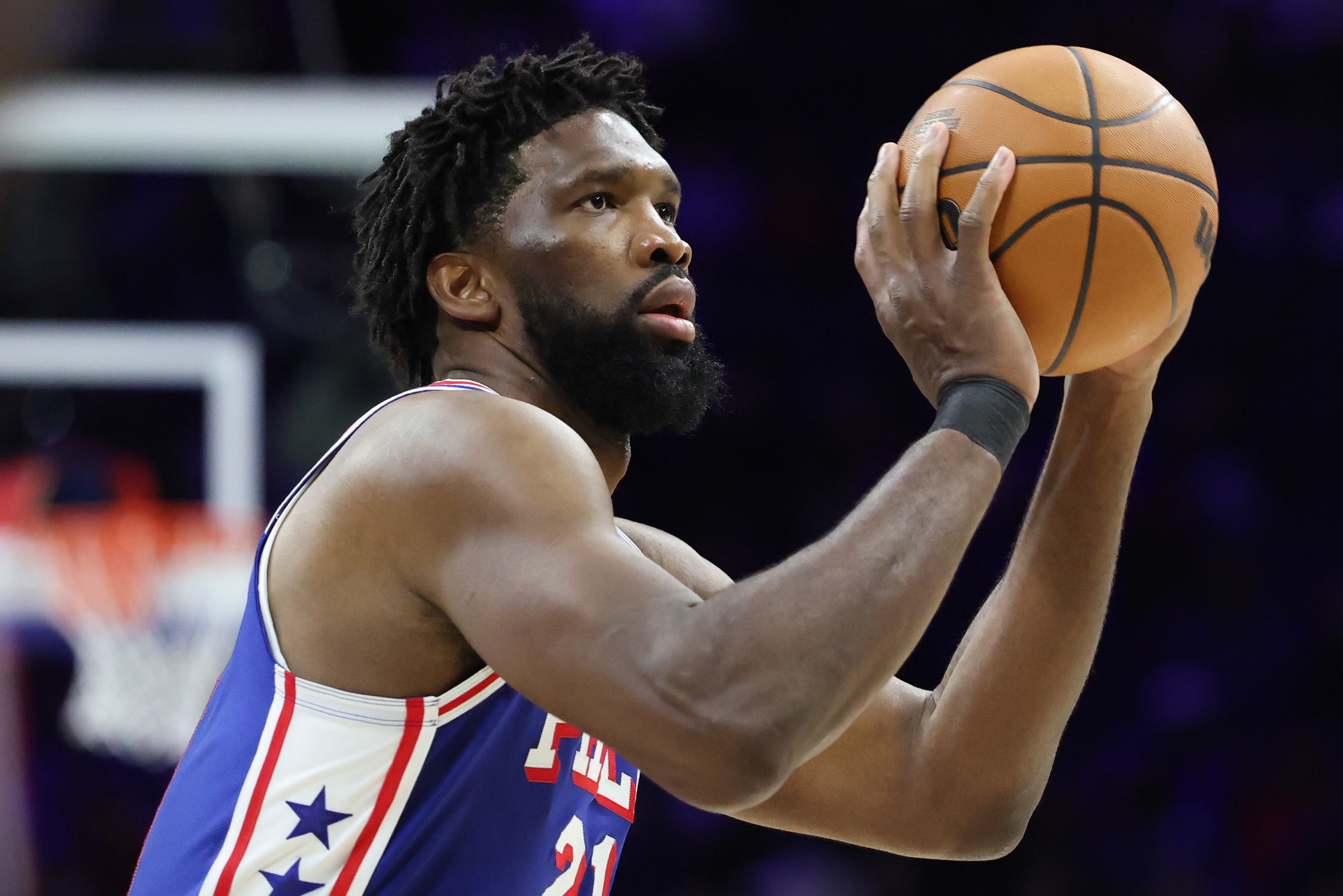 世界杯比赛直播入口-最后时刻送关键大帽！恩比德19中8砍下29分6板 罚球13中10